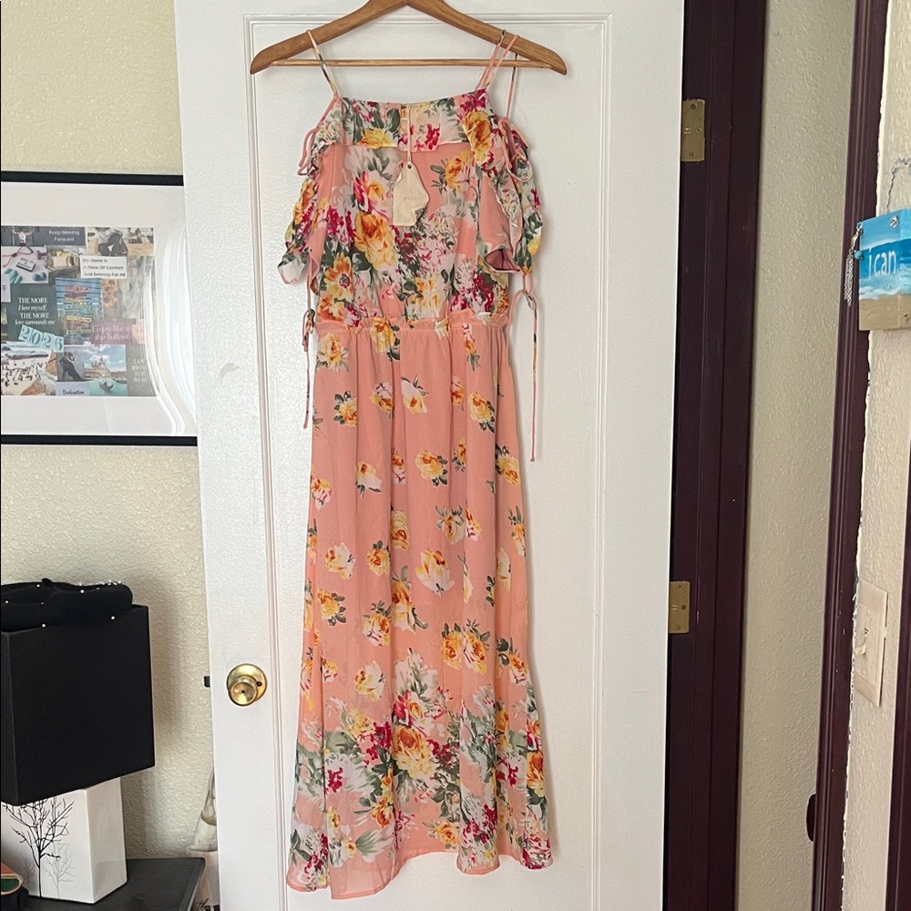 entro Peach Floral Cold-Shoulder Maxi Dress